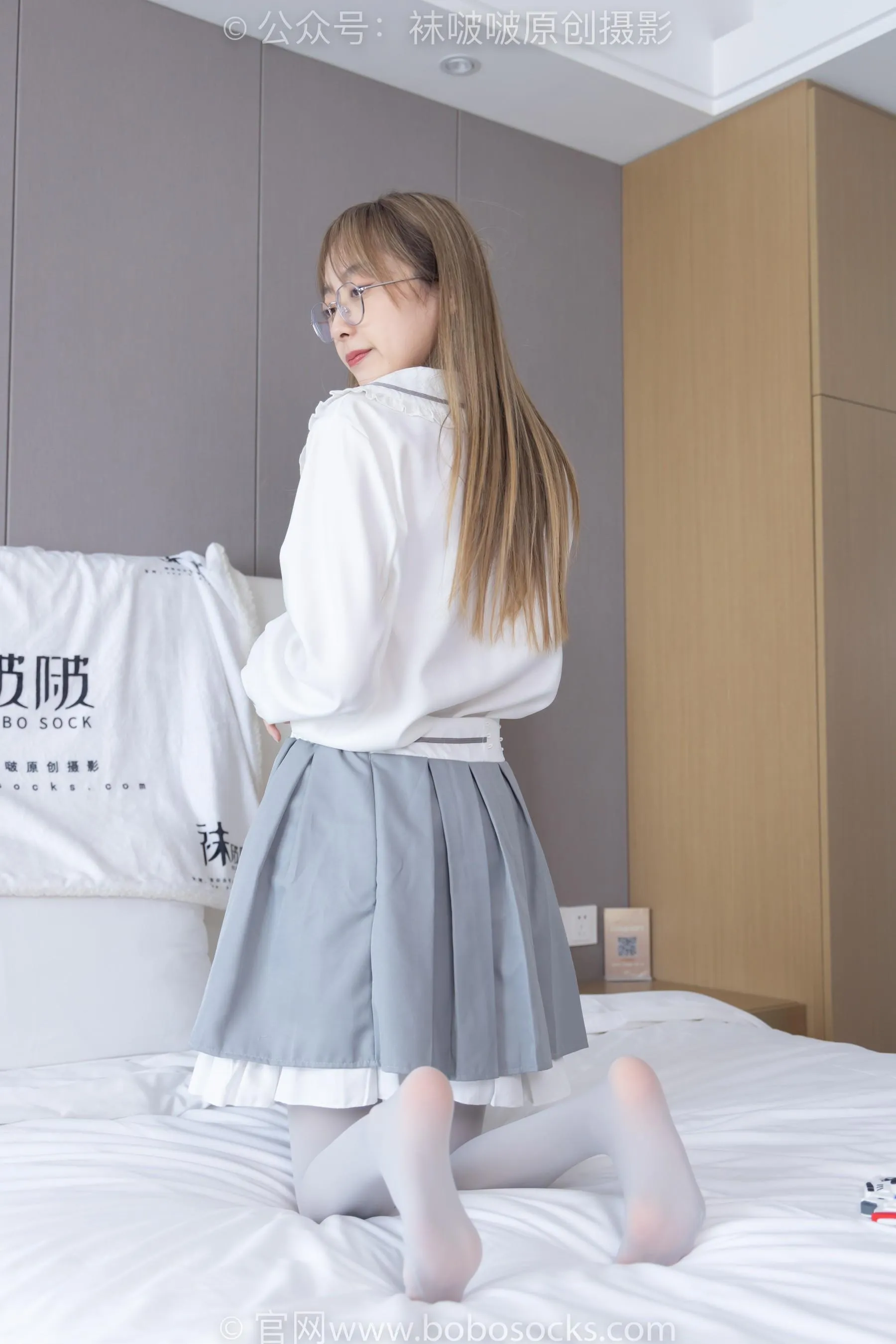 [BoBoSocks袜啵啵]NO.213 稚予-黑皮鞋、厚灰丝 [87P]插图2